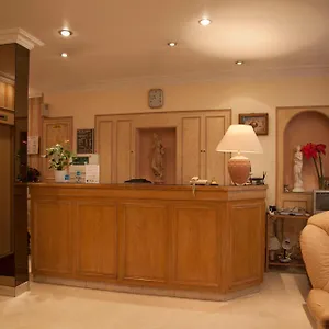 2* Otel Des Pyrenees - Entre Bastille Et Nation
