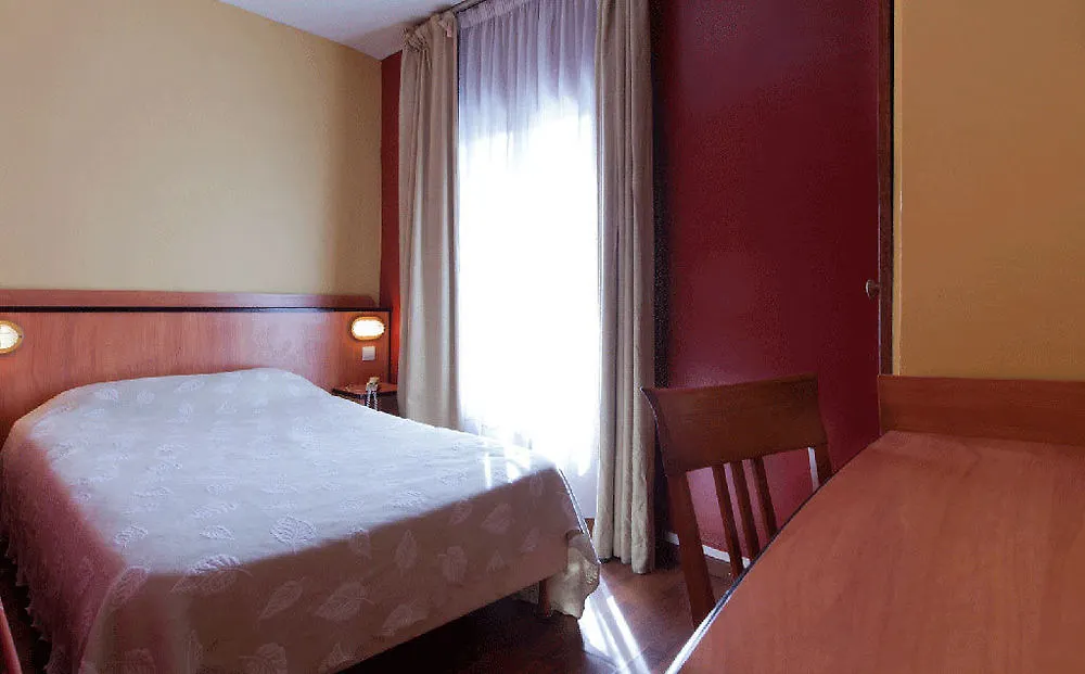 Hibiscus Republique Hotel Paris