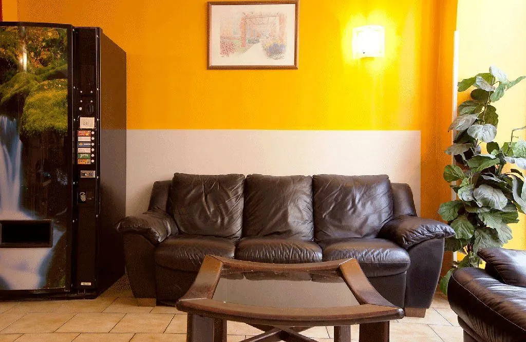 Hibiscus Republique Hotel Paris
